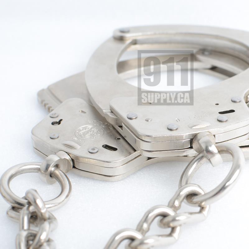 Smith &amp; Wesson Handcuff Model 1900 LegIron |350121| 911supply.ca